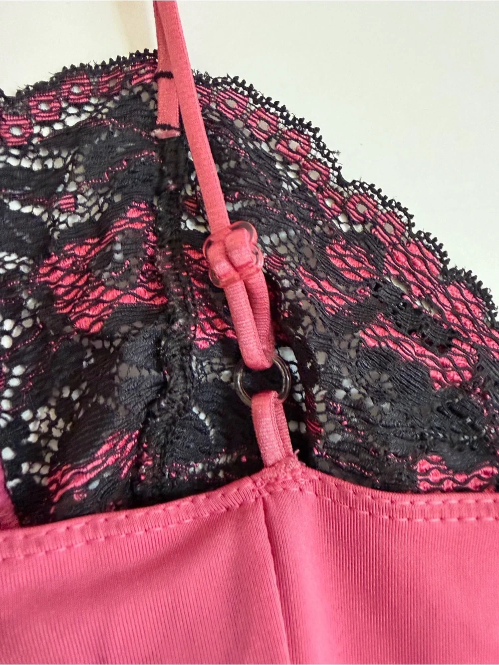 Vía Nicci Médium Y2K Pink Slip Nightgown with Black Lace